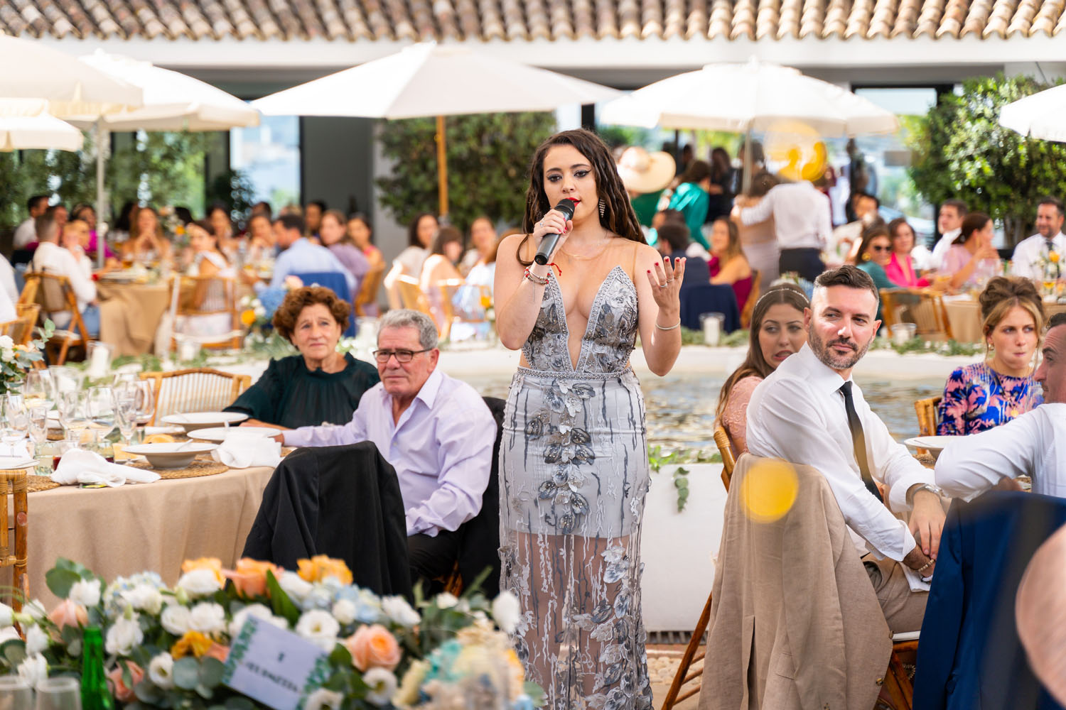 Cantante flamenco durante una boda en Málaga