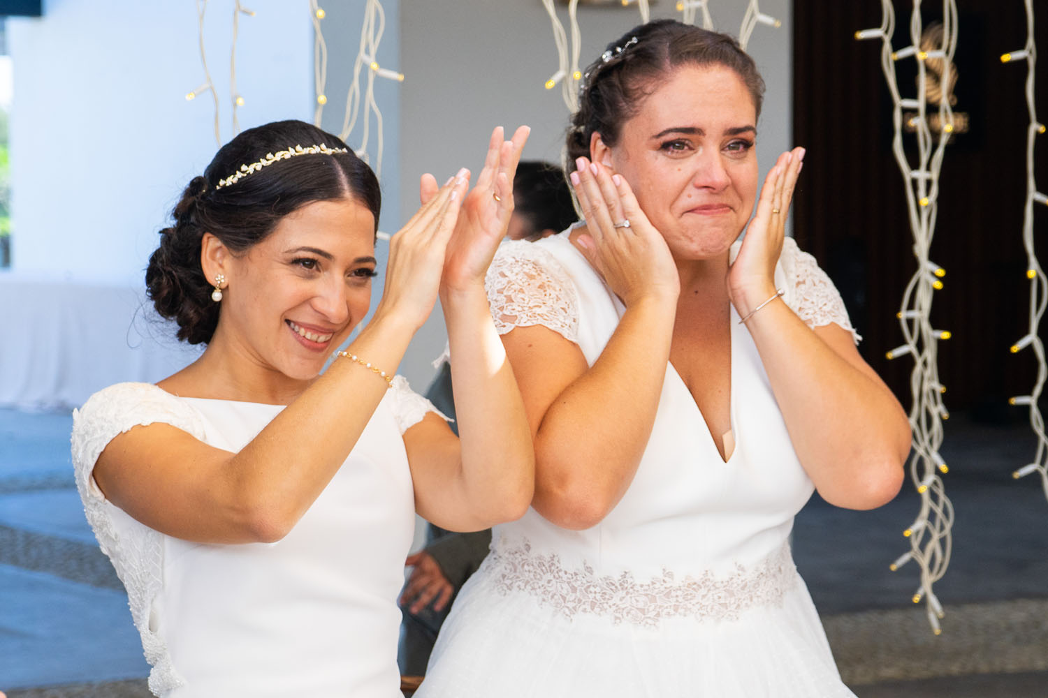 Fotografía de boda novia emocionada en Cádiz, San Roque