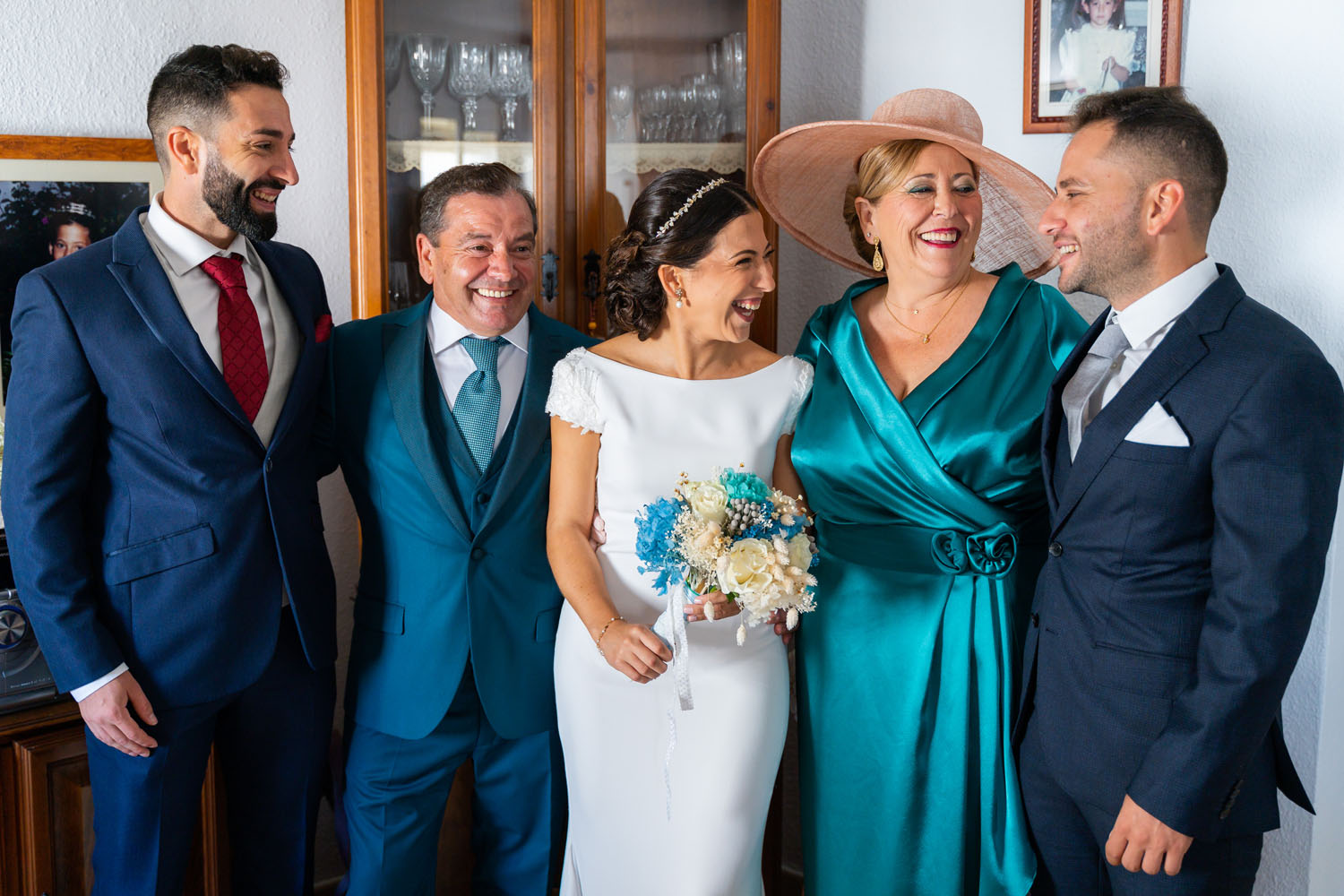 Fotógrafo de bodas en Málaga captura a una novia y su familia
