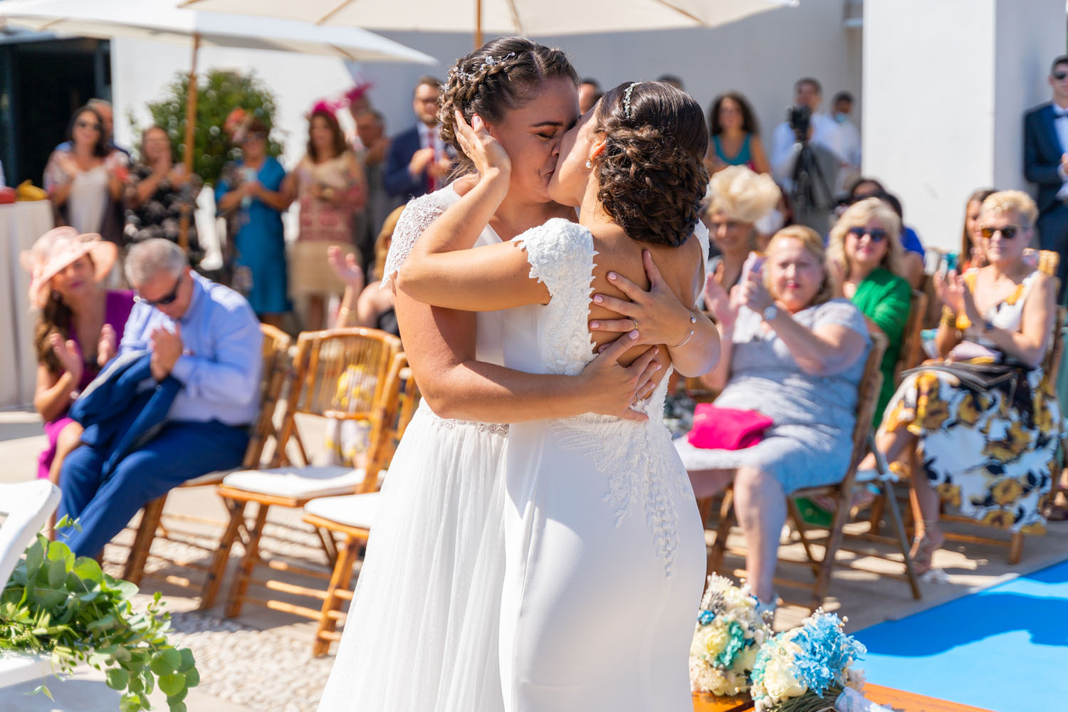 Primer beso durante una boda en Cádiz