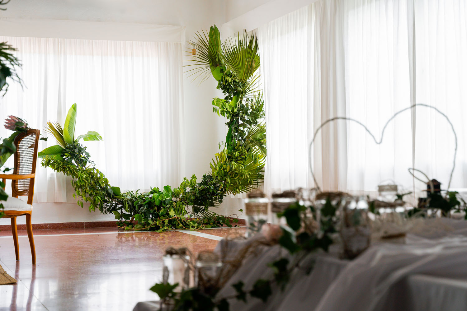 Photocall de hojas naturales para boda en Málaga