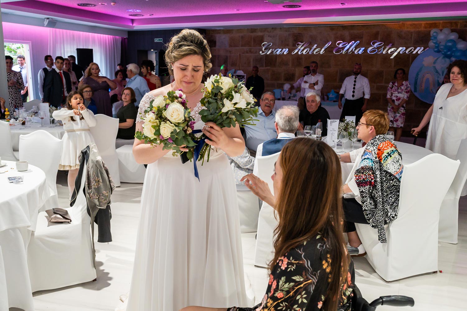 Boda emotiva, novia llora