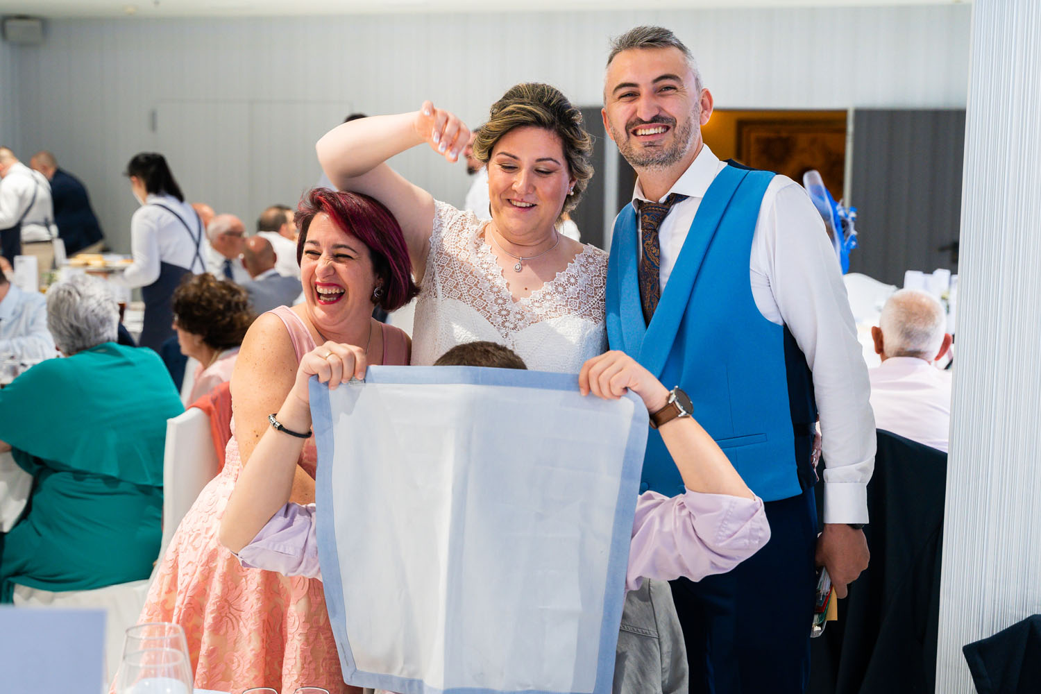 Foto de grupo durante una boda en Estepona