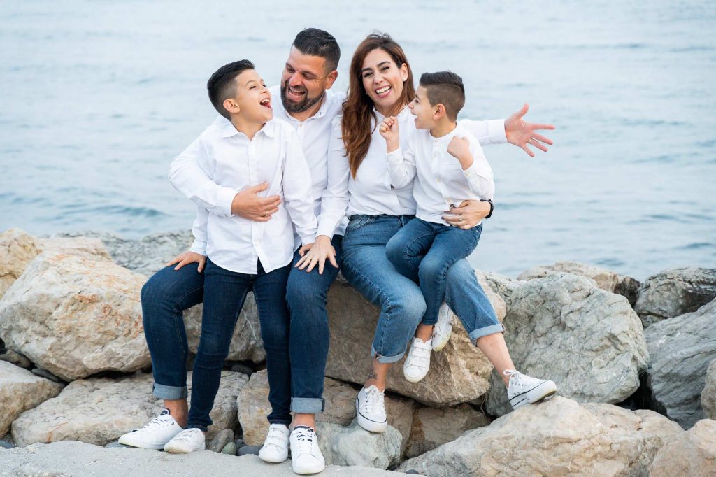 Foto de familia en la playa en Estepona y Málaga