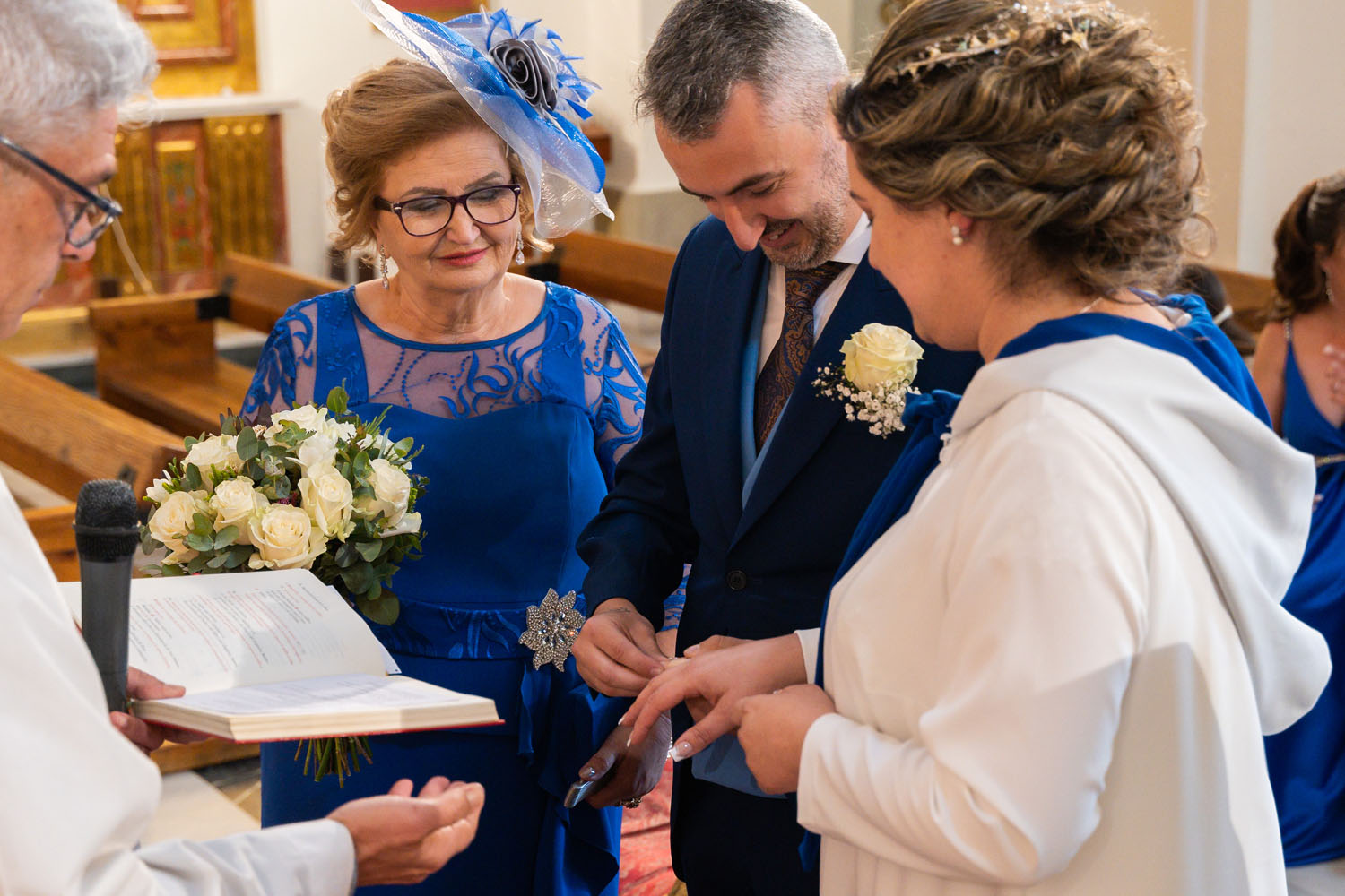 Intercambio de los anillos durante una boda en Estepona