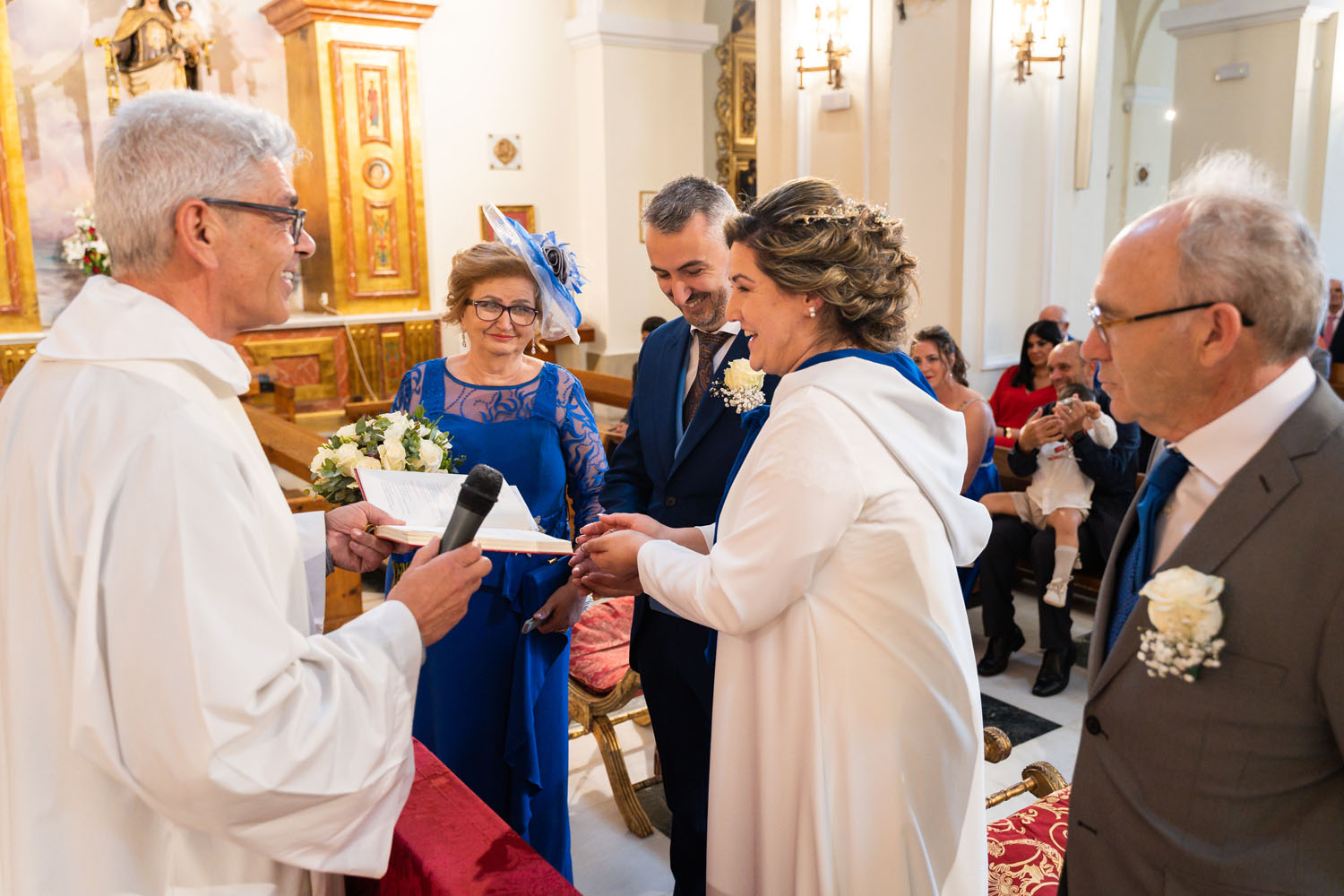 Intercambio de arras en una boda en Estepona