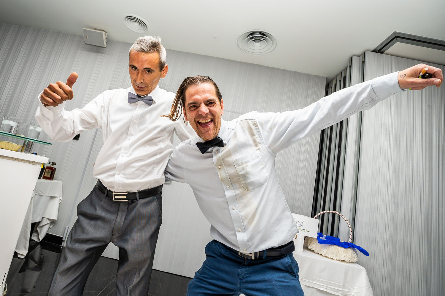 Invitados bailan durante barra libre en Hotel Elba Estepona
