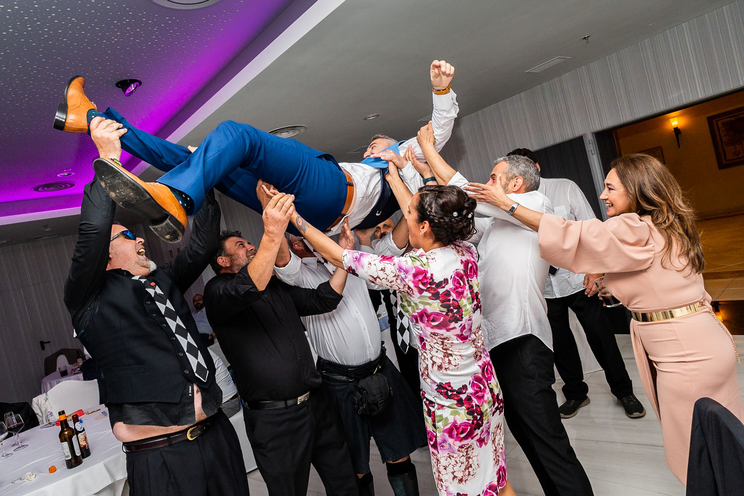 Novio es manteado en su boda en Hotel Elba Estepona