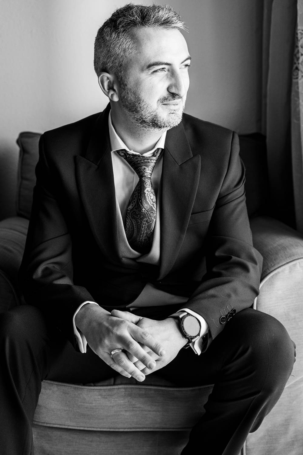 Retrato del novio el día de su boda