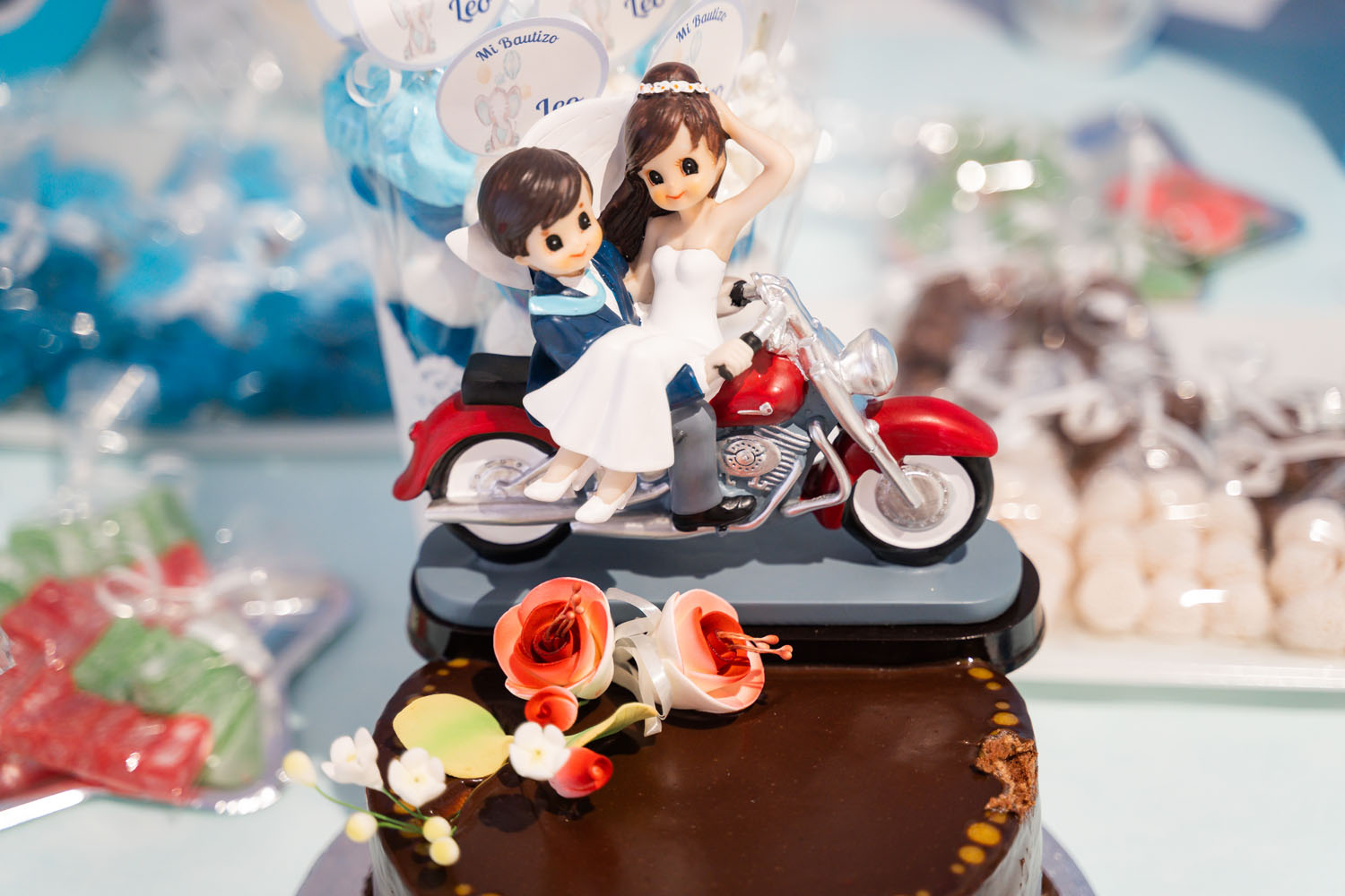 Tarta nupcial motera en una boda en Estepona, Málaga