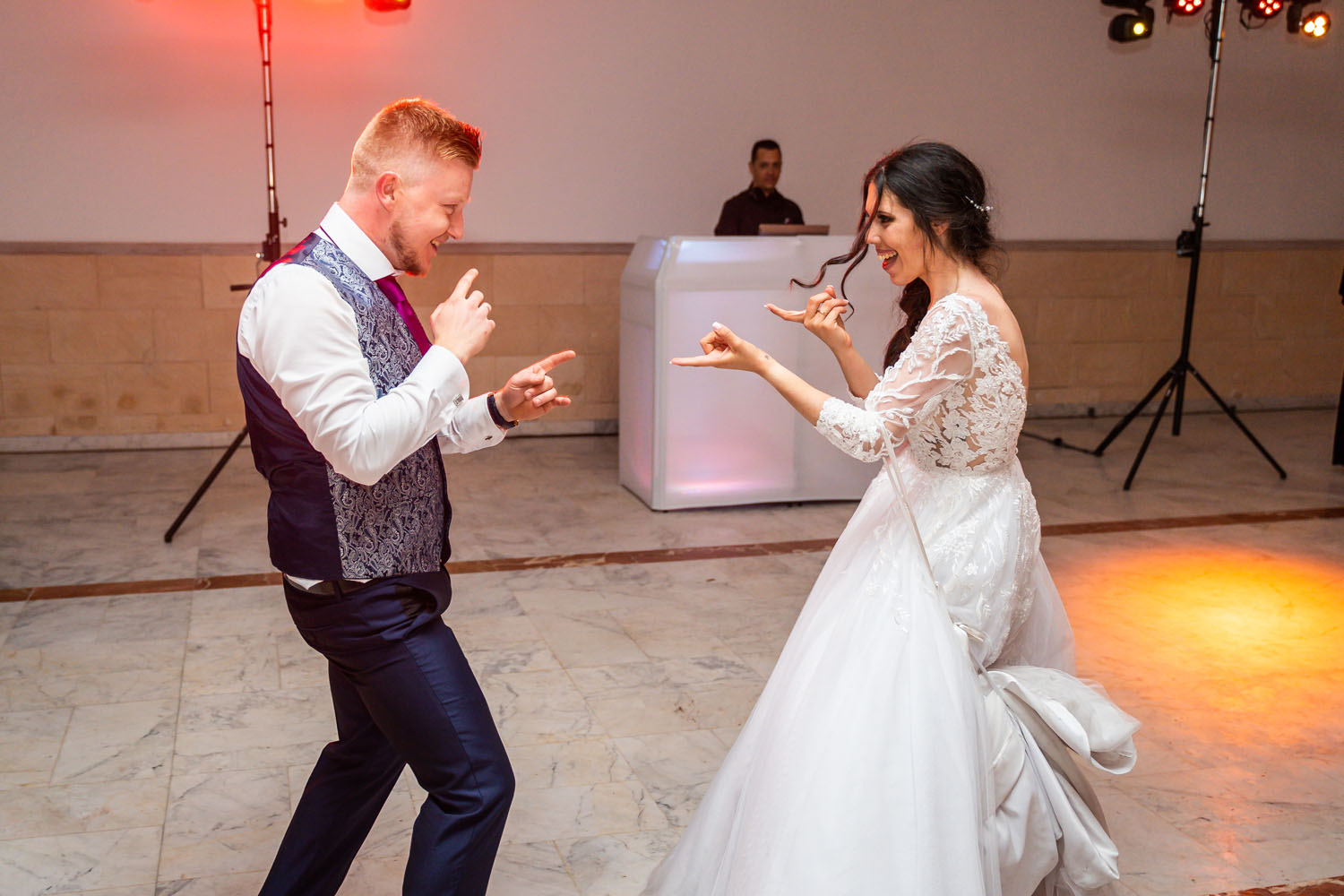 Baile de novios durante boda en Hotel Guadalmina