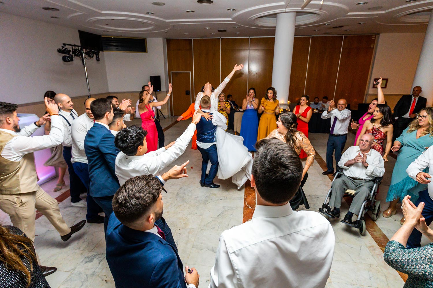 Celebración durante barra libre boda Hotel Guadalmina, Marbella