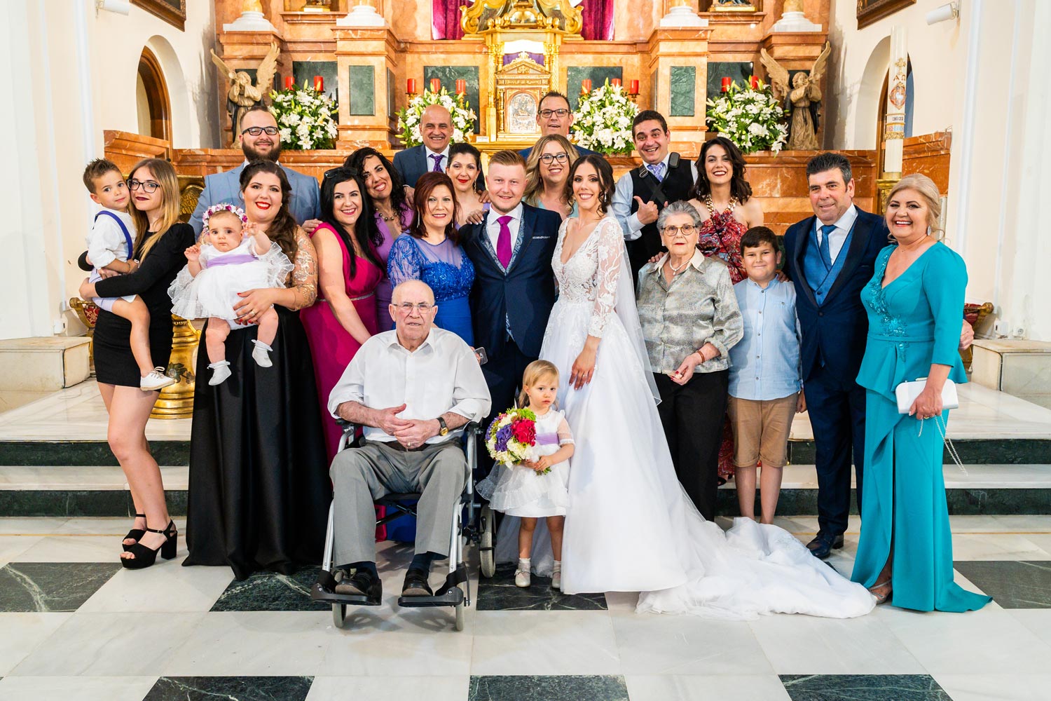 Foto de familia en la Iglesia de los Remedios de Estepona