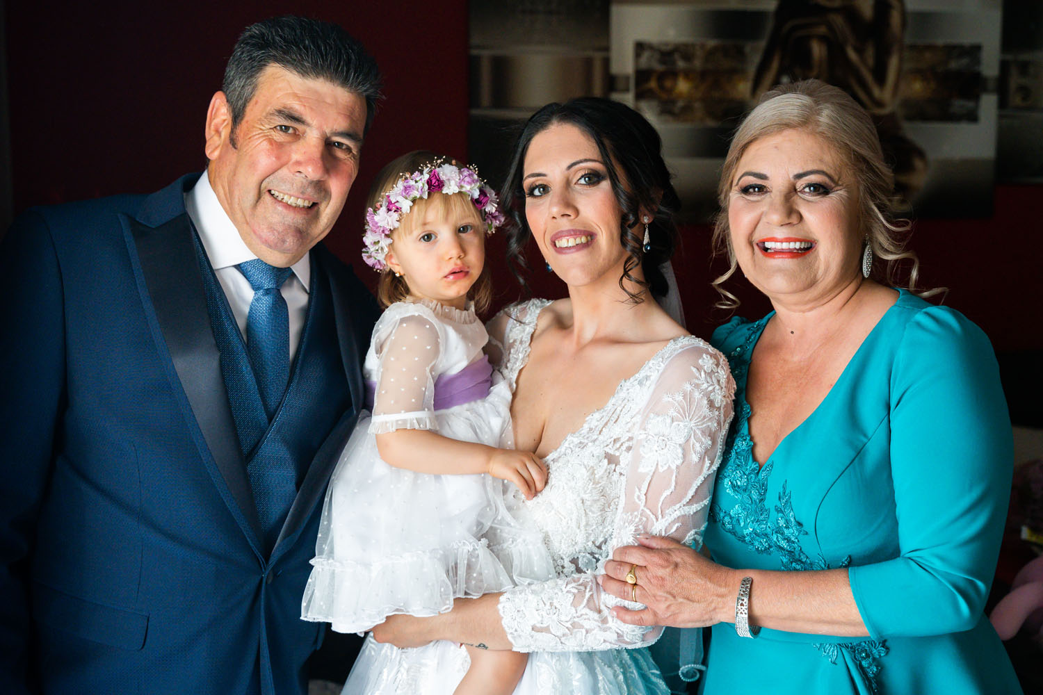 Fotos de familia con la novia en una boda en Málaga