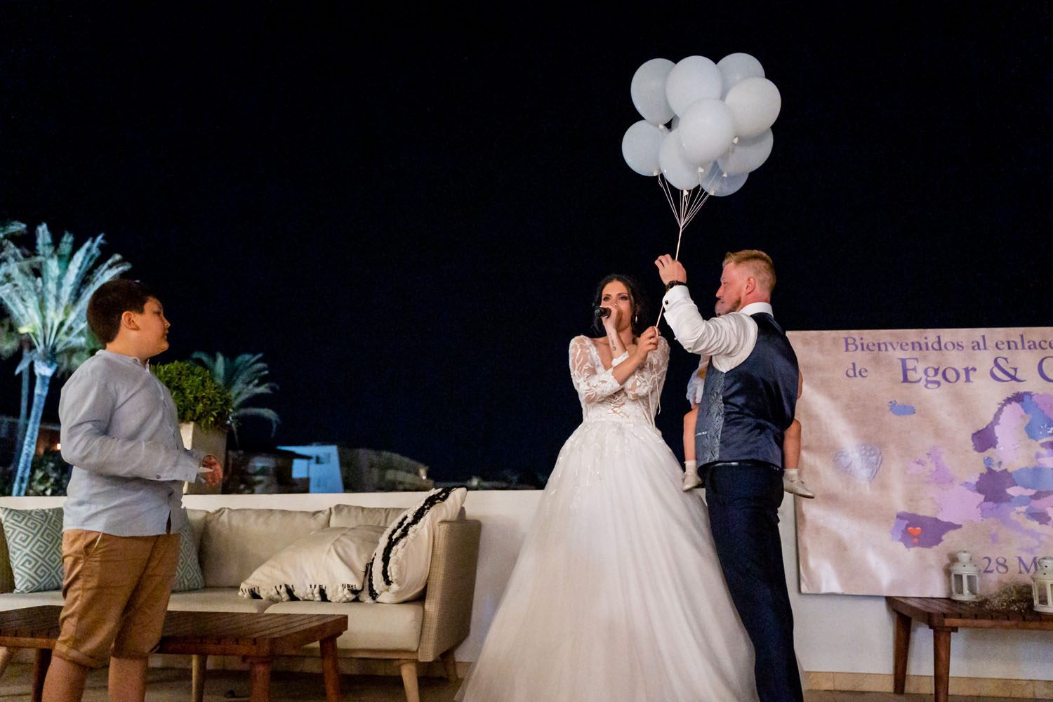 Lanzamiento de globos de boda