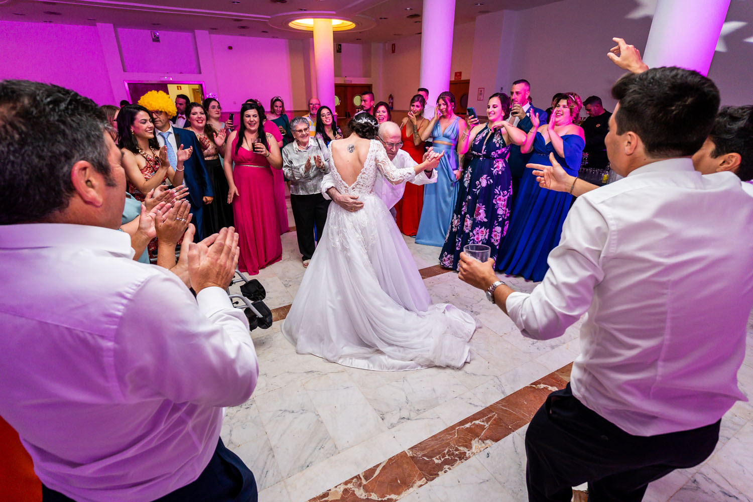 Novia baila con su abuelo en Hotel Guadalmina, Marbella