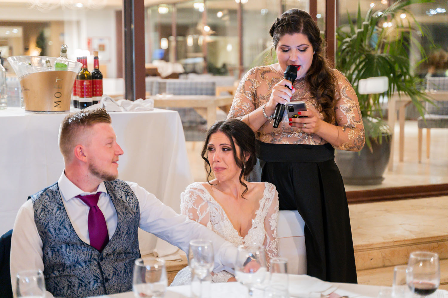 Novia llorando en su boda en Hotel Guadalmina San Pedro