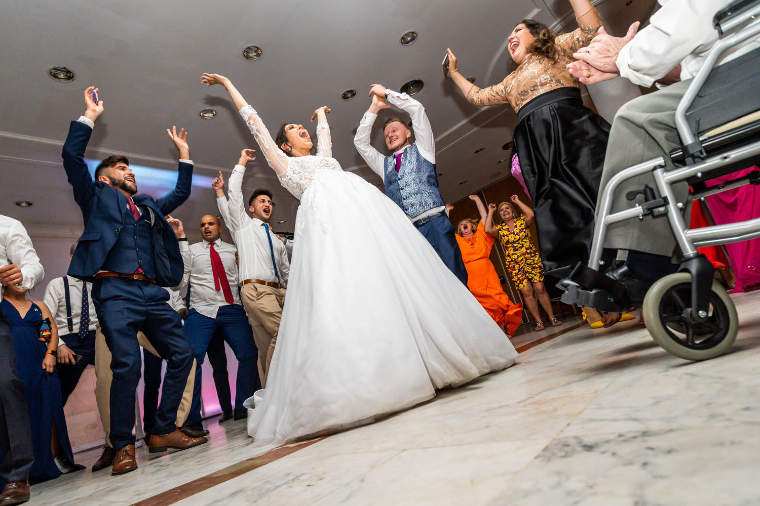 Novios bailan en su boda en el Hotel Guadalmina, San Pedro