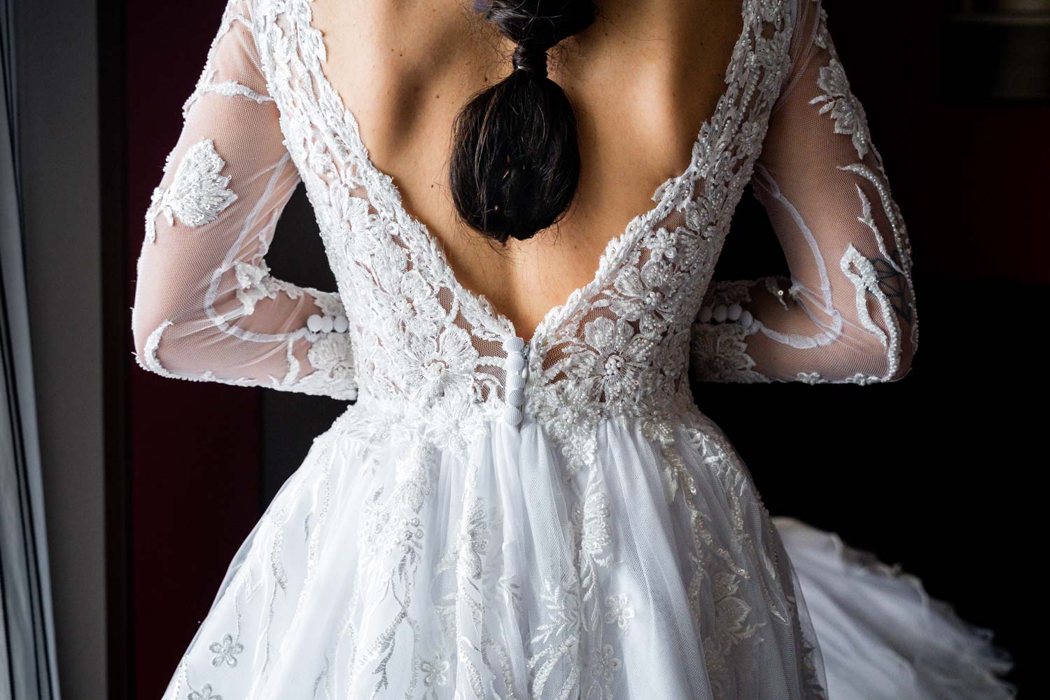 Vestido para novia con la espalda abierta