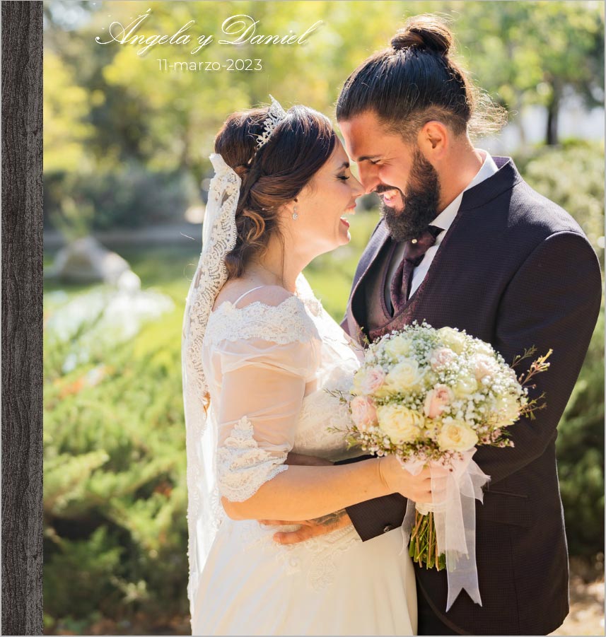 Portada de un álbum de boda profesional con una foto y un título