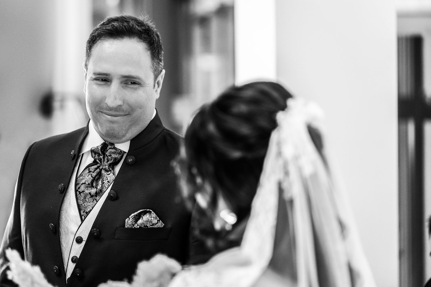Novio durante la ceremonia de su boda en el Hotel el Pilar