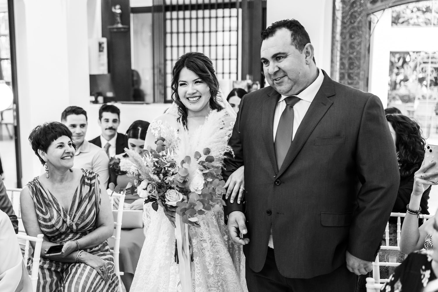 La novia llega a la ceremonia de su boda en Estepona