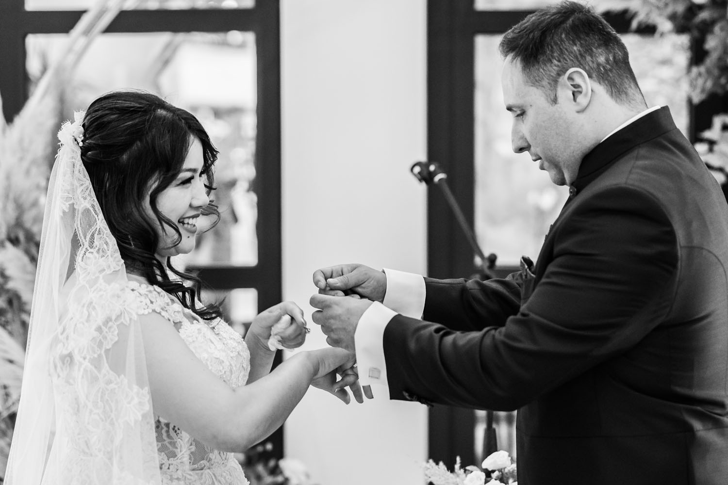 Ritual del hilo rojo en una boda