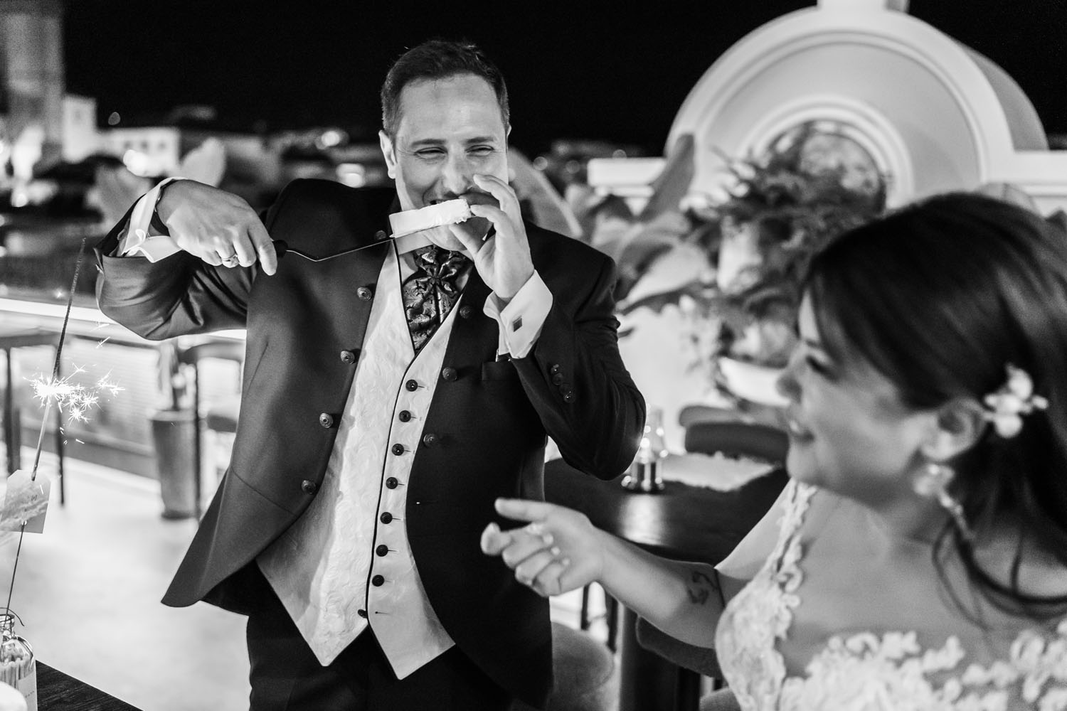 Corte de la tarta de una boda en el Hotel el Pilar